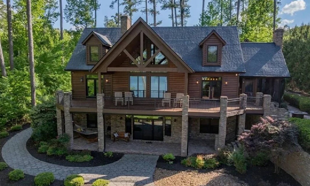 Macon House | 🌊 New Listing! Luxury Lake Gaston Home | Boathouse, Main Lake Cove Hot Tub 🏡🔥