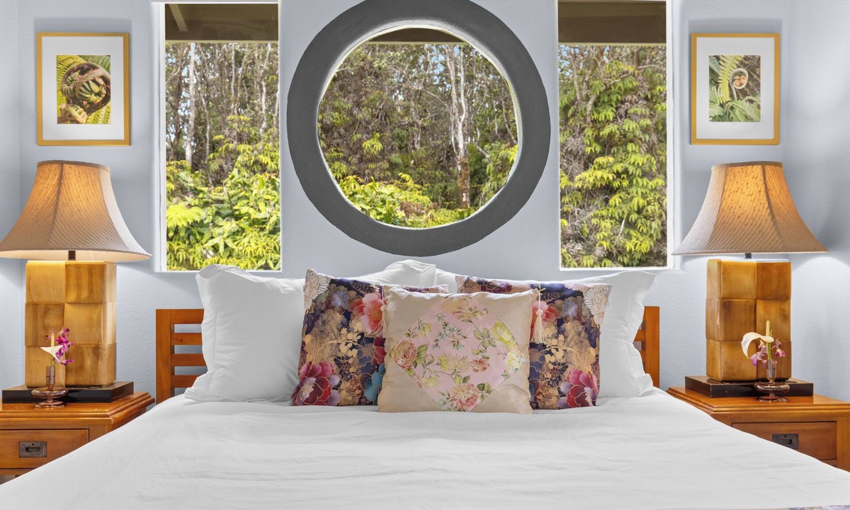 Volcano House | NEW! Volcano Tea House Cottage 2-HotTub-FirePlace