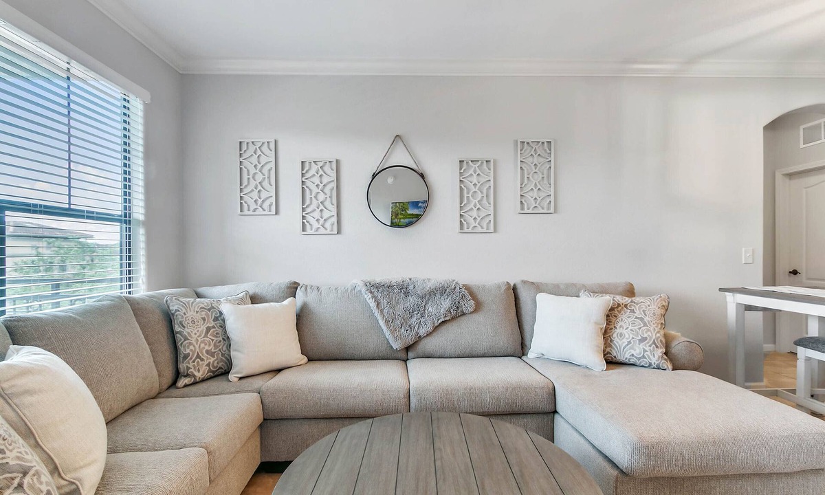 Regal Palms Condo | Newly remodeled 4BR Condo -Bella Piazza-near all theme parks