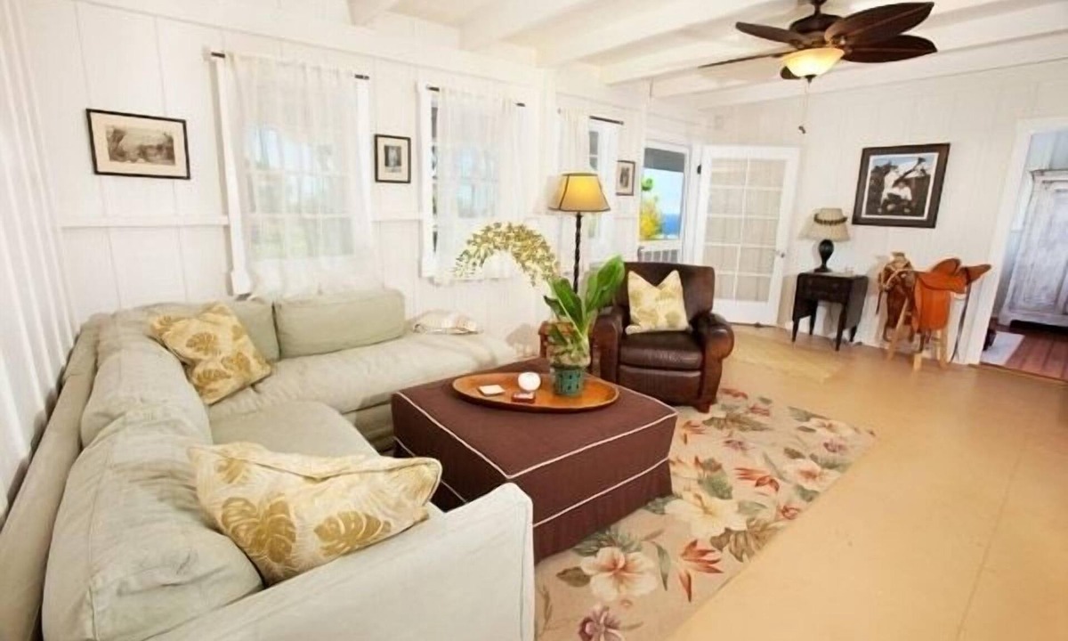 Hawi House | Ocean Views, Swimming Pool Access, Historic Cottage