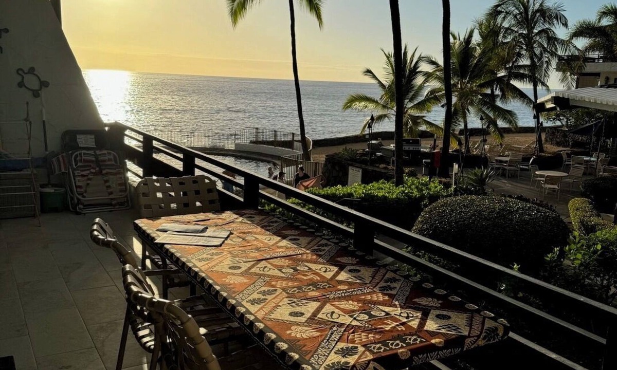 Kailua-Kona Condo | OCEANFRONT CONDO TOTAL REMODEL 2025 2 POOLS KONA SUNSETS PRIVATE LANAI A/C