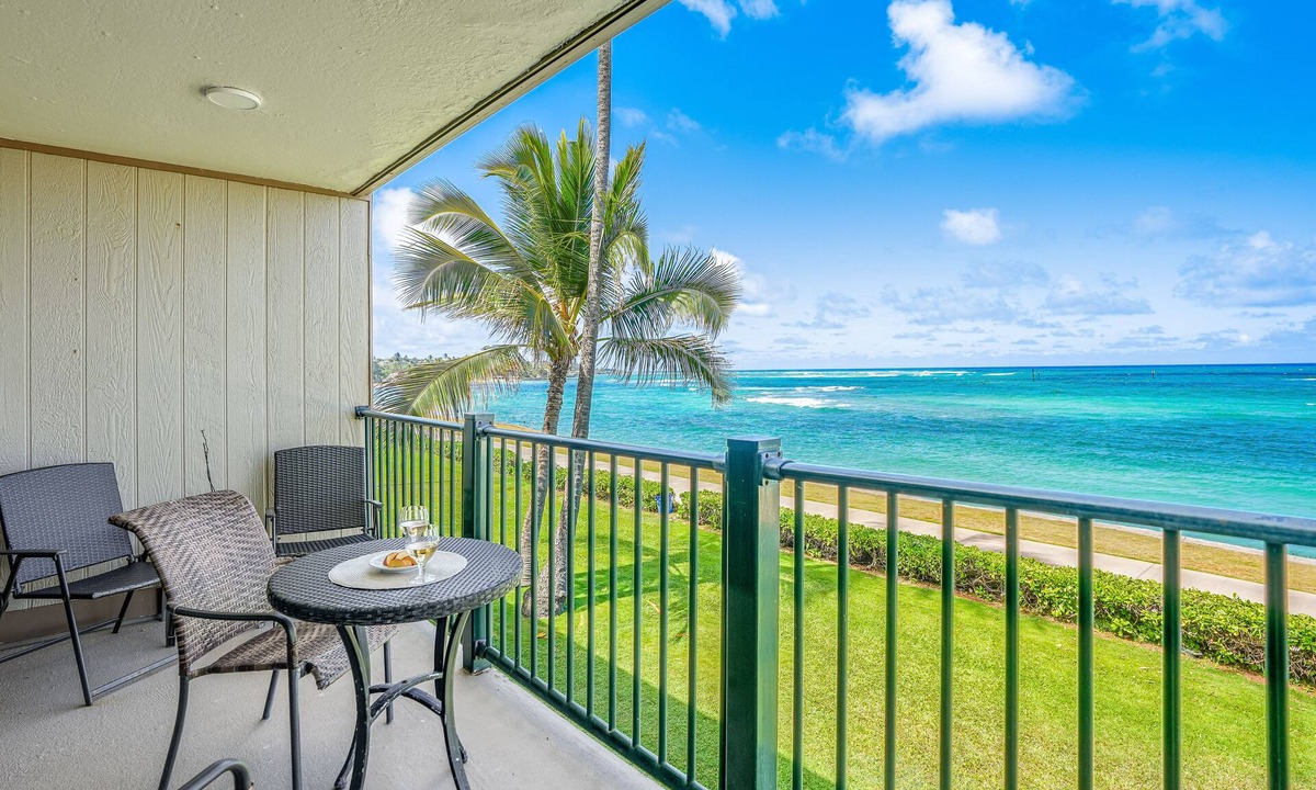 Kapaa Condo | Oceanfront home with shared pool, hot tub, spacious private lanai, & WiFi