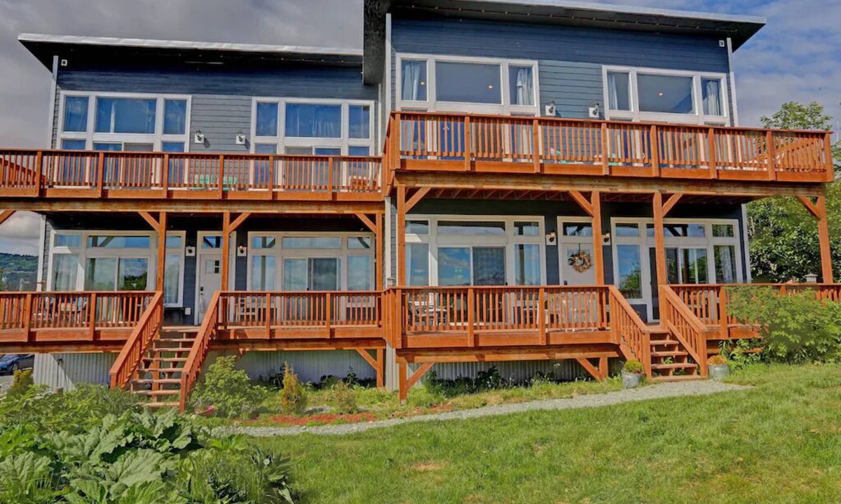 Homer Apartment | Oceanfront Luxury Apartment Overlooking Kachemak Bay and Homer Spit!
