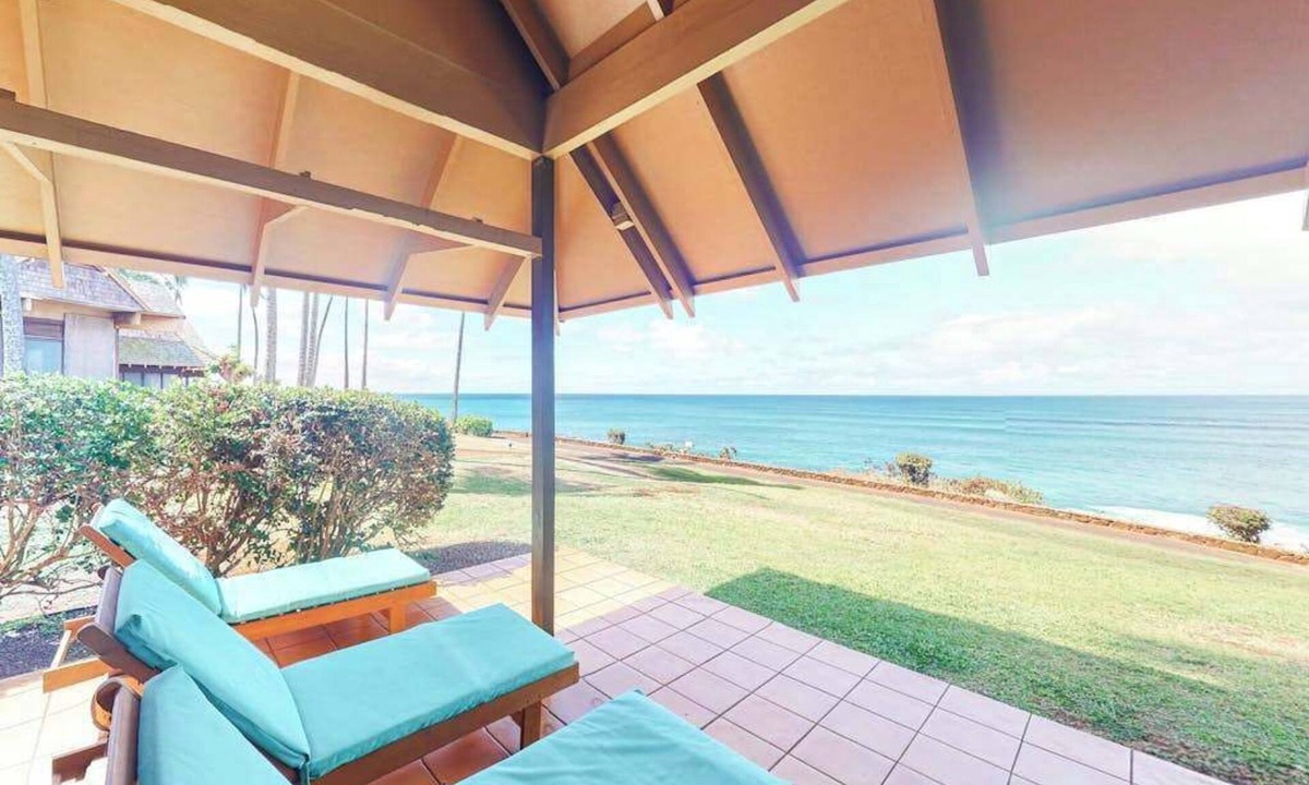 Maunaloa Condo | Oceanfront Molokai Cottage with Ocean View, WiFi & Pool
