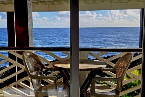 Kapoho House | Oceanfront studio see whales and dolphins
