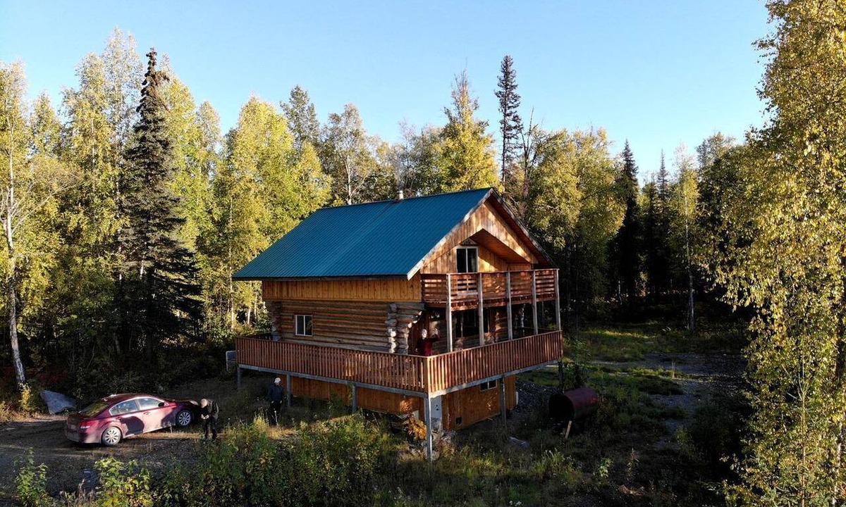 Cooper Landing Cabin | Off-Grid Cabin with Views from the Porch in Alaska