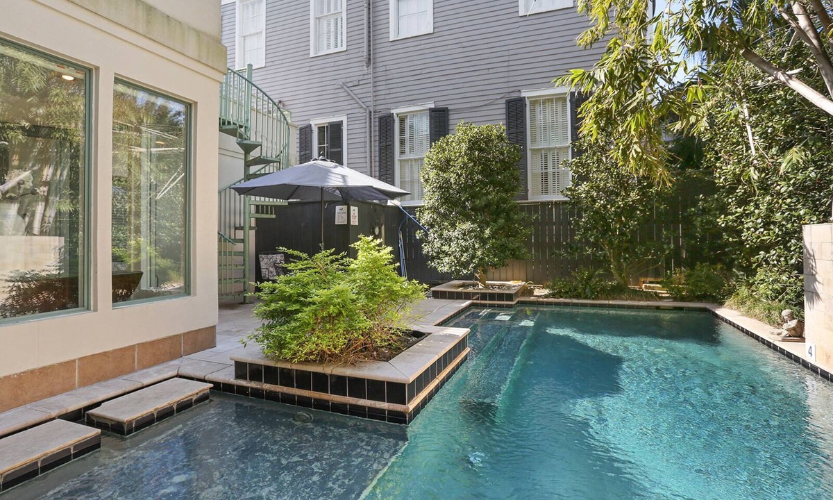 Audubon Condo | On Historic St Charles Avenue Streetcar Line with pool!