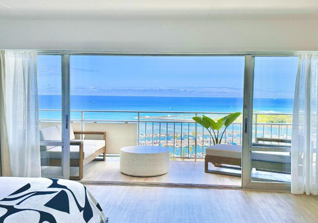 Waikiki Apartment | Panoramic Oceanview Resort - Full Kitchen in Each Unit, 2 Swimming Pools, Onsite Restaurants, Fireworks Every Friday