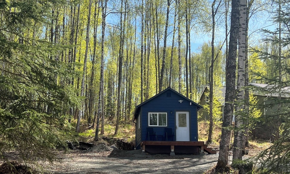 Meadow Lakes Cottage | Paradise Cottage - Charming 1 bedroom lake view cottage minutes from Wasilla.