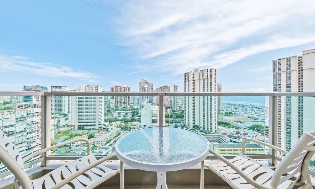 Ala Moana Condo | Partial Ocean View Studio w/Balcony