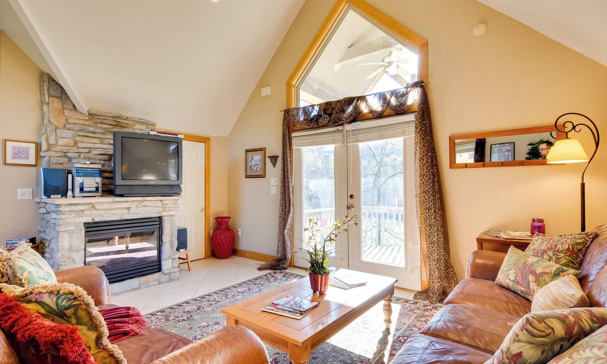 Lake Lure Cabin | Peaceful Lake Lure Cabin w/Fireplace!