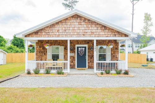 Hightsville House | Pet Friendly Cottage Near Historic Downtown & ILM