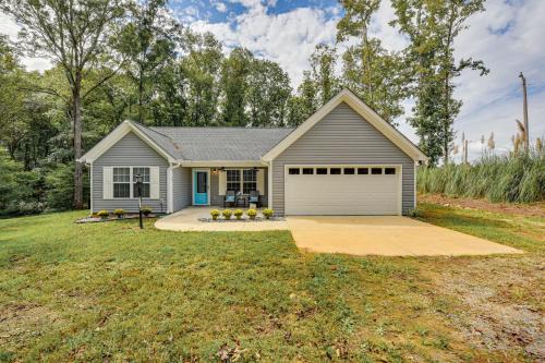 Monroe House | Pet-Friendly Home in Monroe: Deck, Grill & Yard!