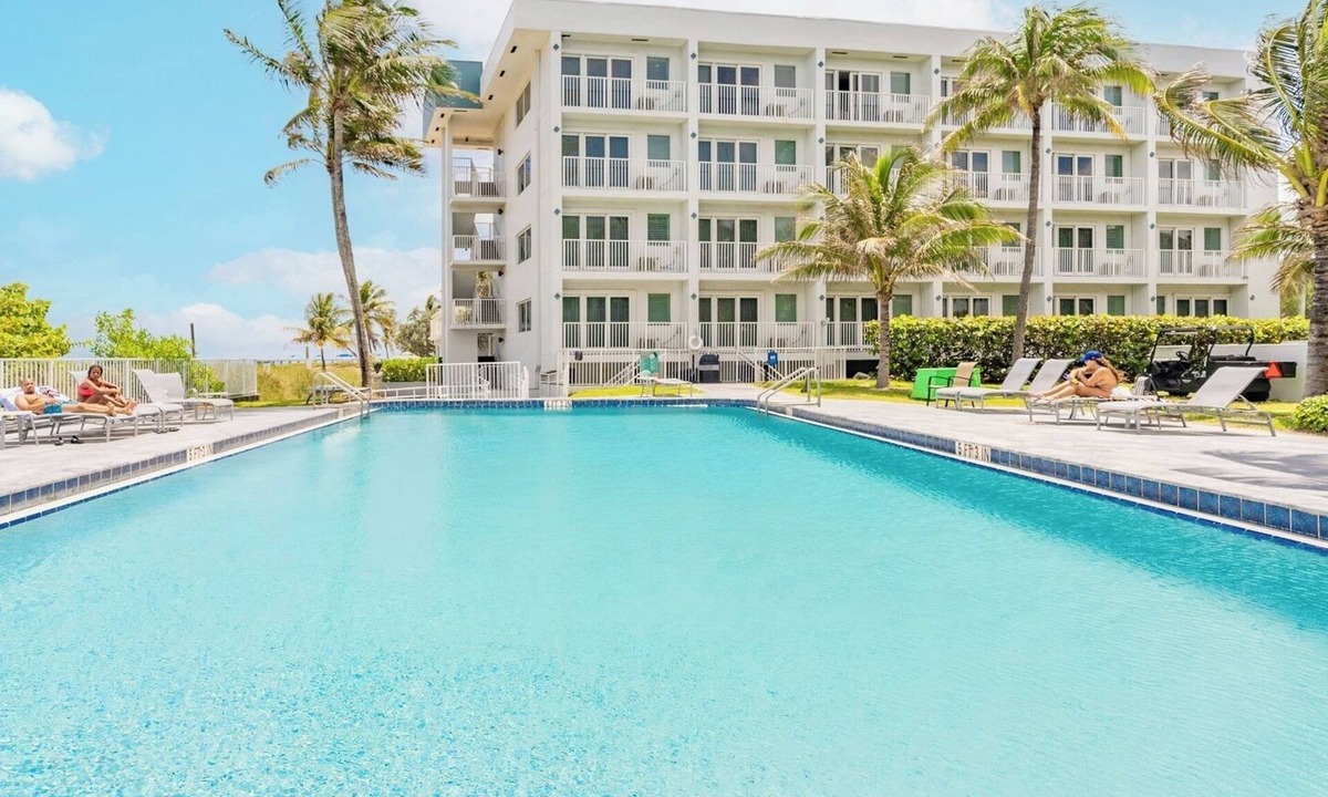 Pompano Beach Resort | Pompano Beach | Beachside Breeze Retreat | Pool + Beach