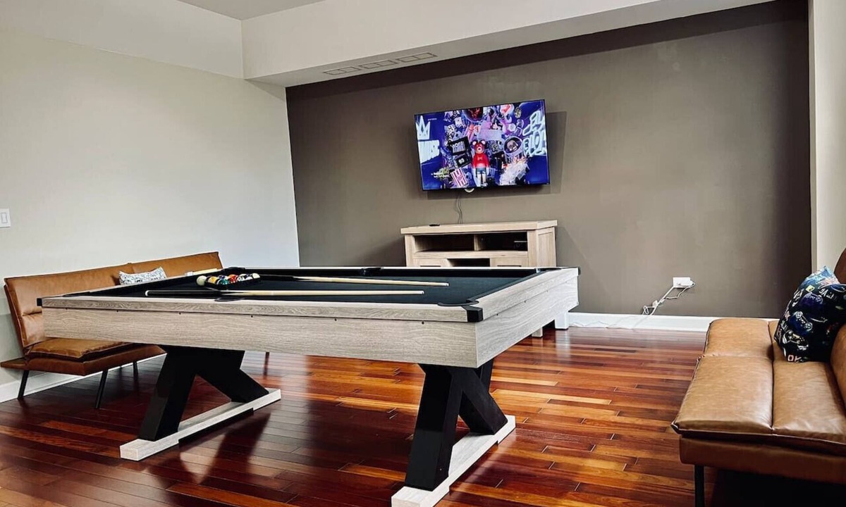 Fox Valley House | Premium 5BR Home Great for Extended Visits