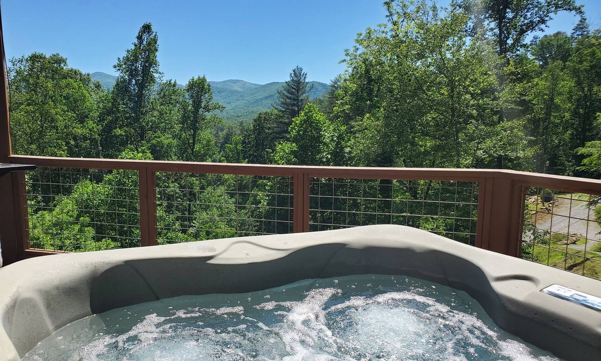 Whittier Cabin | Private Cabin Hot Tub 2 Kings