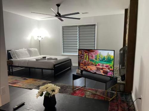 Roswell House | Private Cozy Modern Studio in Roswell