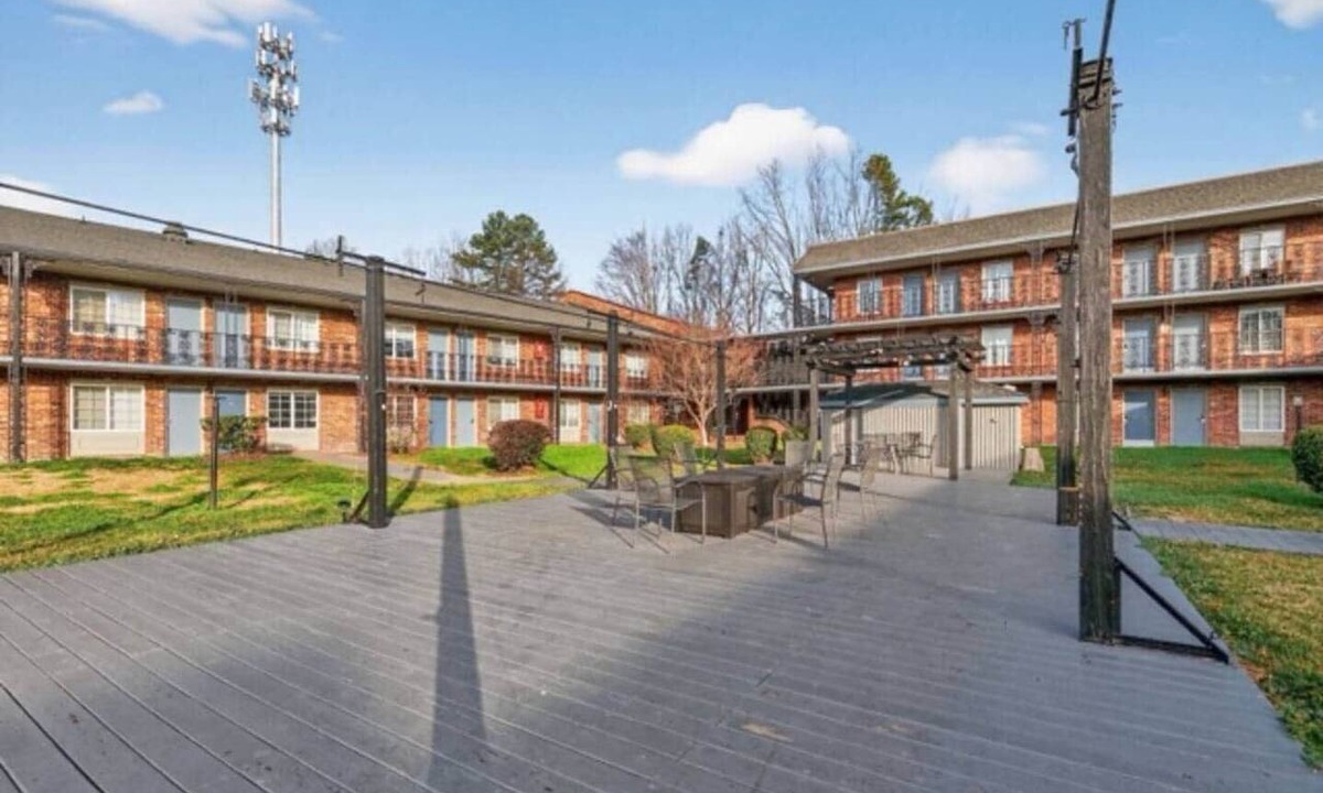 Sheffield Park Apartment | Private Studio Near Everything | NC