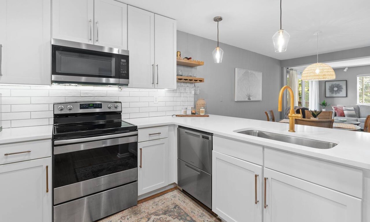 Rehoboth Beach Condo | Rehoboth Beach - Modern 2BR/2 Full Bath condo, Pool, Walk/Bike, Beach/Shop
