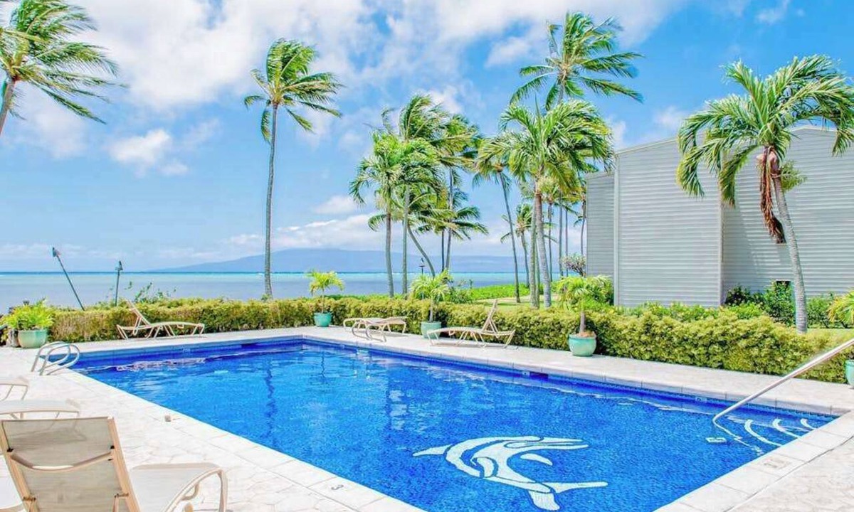 Ualapue Condo | Relax on a Shaded Lanai in an Ocean-View Condo with Pool & Cabana