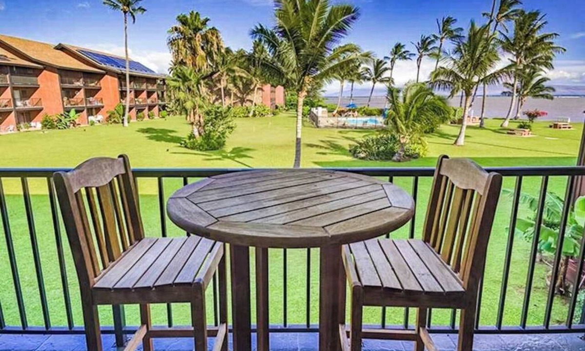 Kaunakakai Condo | Remodeled Molokai Condo with Ocean Views, WiFi, Pool & Grills
