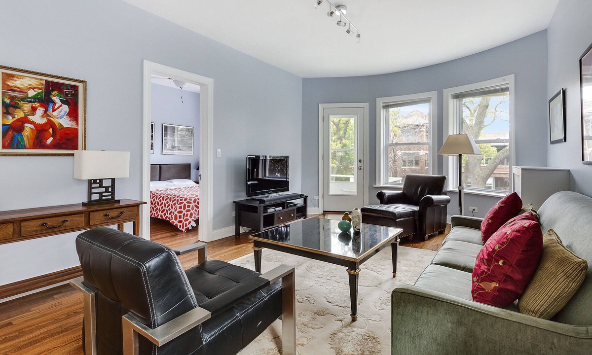 Rogers Park Apartment | Remodeled, spacious and bright apartment — near Loyola, beach & subway