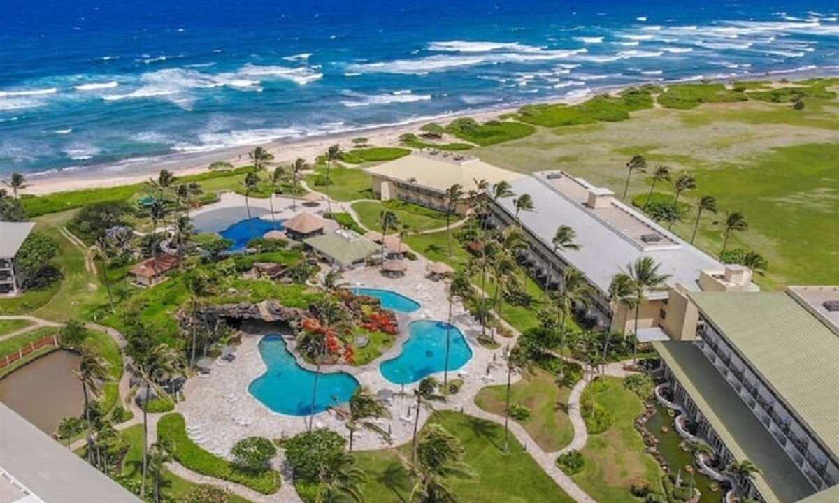 Hanamaulu Condo | Romantic Oceanfront Kauai Beach Resort, Jacuzzis, restaurants, 4 pools