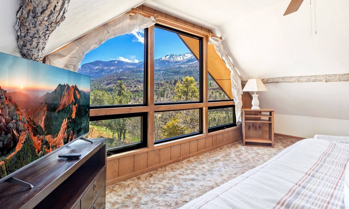 Ridgway House | Rustic Cabin | Great Views | Close to Downtown Ouray | STR2025-067