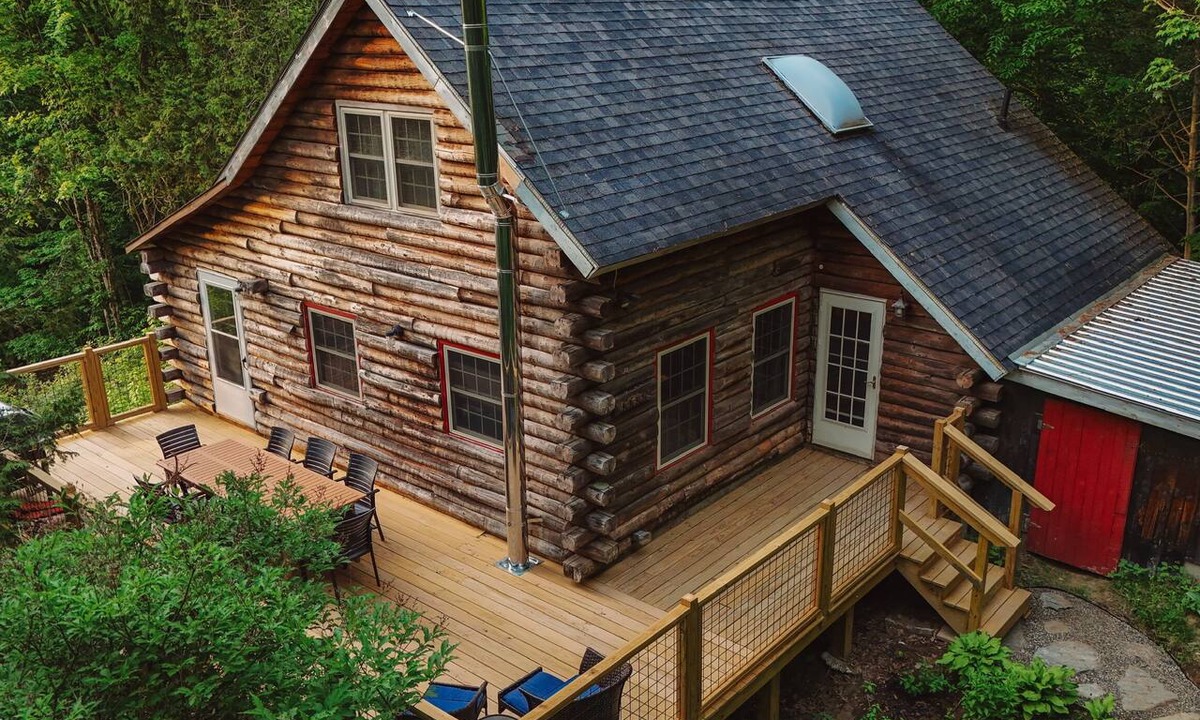 Eastern Vermont Cabin | Rustic Log Cabin w/Modern Updates - Close to Stowe - Steps from LV Rail Trail