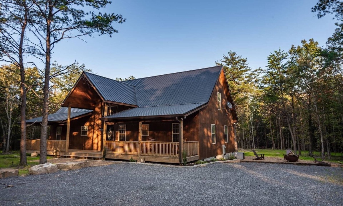 Mentone Cabin | Rustic Retreat sleeps 14