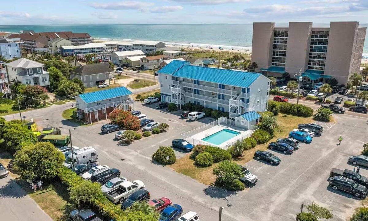 Wilmington Beach Condo | ~ SeaMist Seas ~ September Dates AVAIL - Pool, Steps to Oceanfront Tiki Bar
