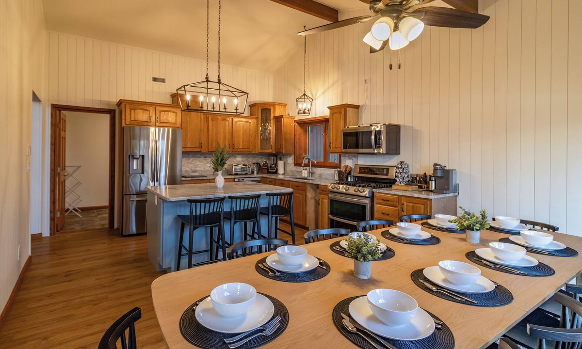 Hancock House | Secluded Oceanfront Chalet: Hot tub, Game Room, Arcade