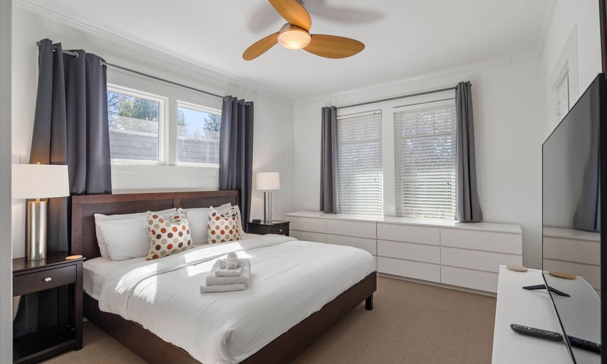 Brookwood Apartment | (SH) Rare Serviced 3-BR in Secluded and Peaceful Neighborhood
