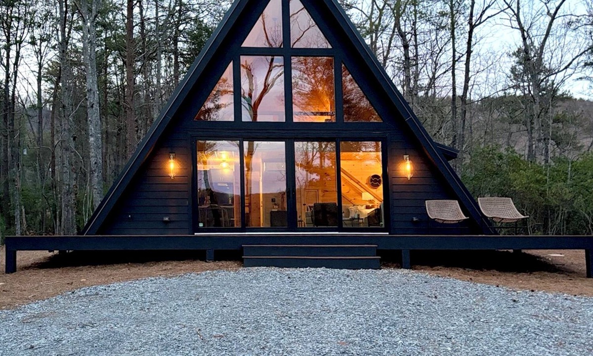 Ellijay Cabin | Simplicity has "A" style of its own! Secluded mountain retreat in East Ellijay