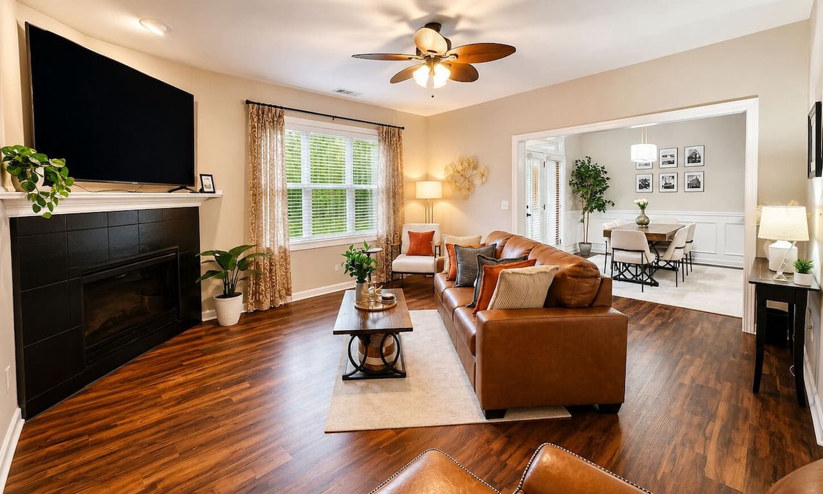 Clarkdale House | SkyCharge Suites. 20 Min to ATL Airport. EV Charger. Sleeps 6. Spacious Retreat