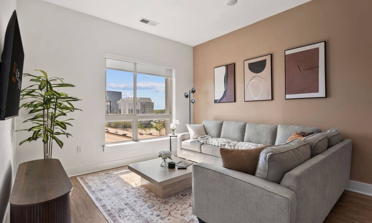 Second Ward Apartment | Skyline Suite - Free Parking, Pool, City Views