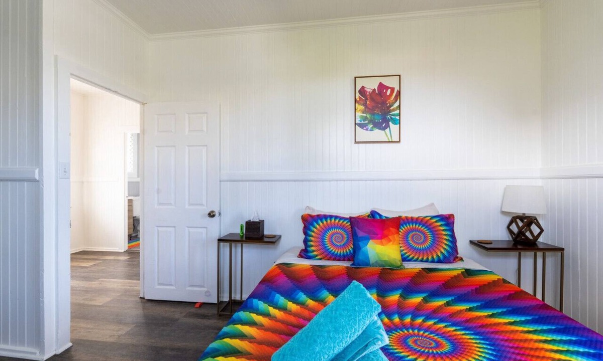 Hilo House | Somewhere Over Rainbow Loft - Hilo NEW
