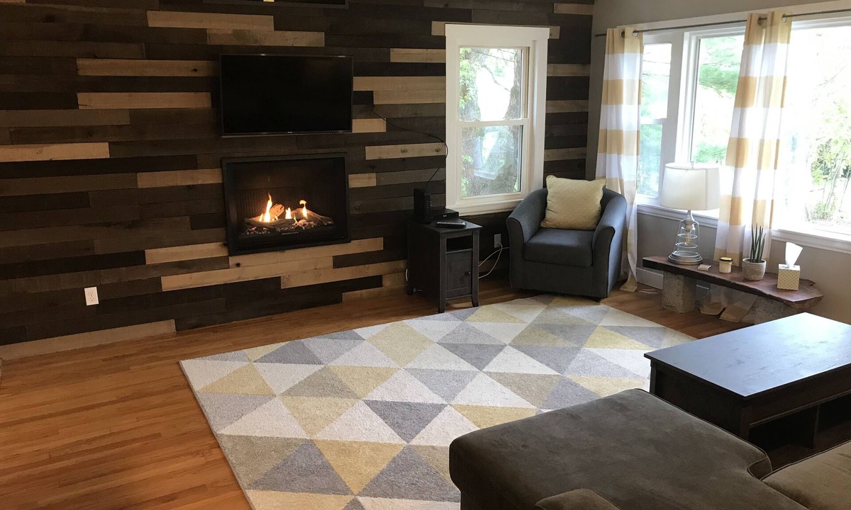 Southwest Harbor House | Southwest Harbor - Prime location - Freshly Remodeled two bedroom quiet side MDI