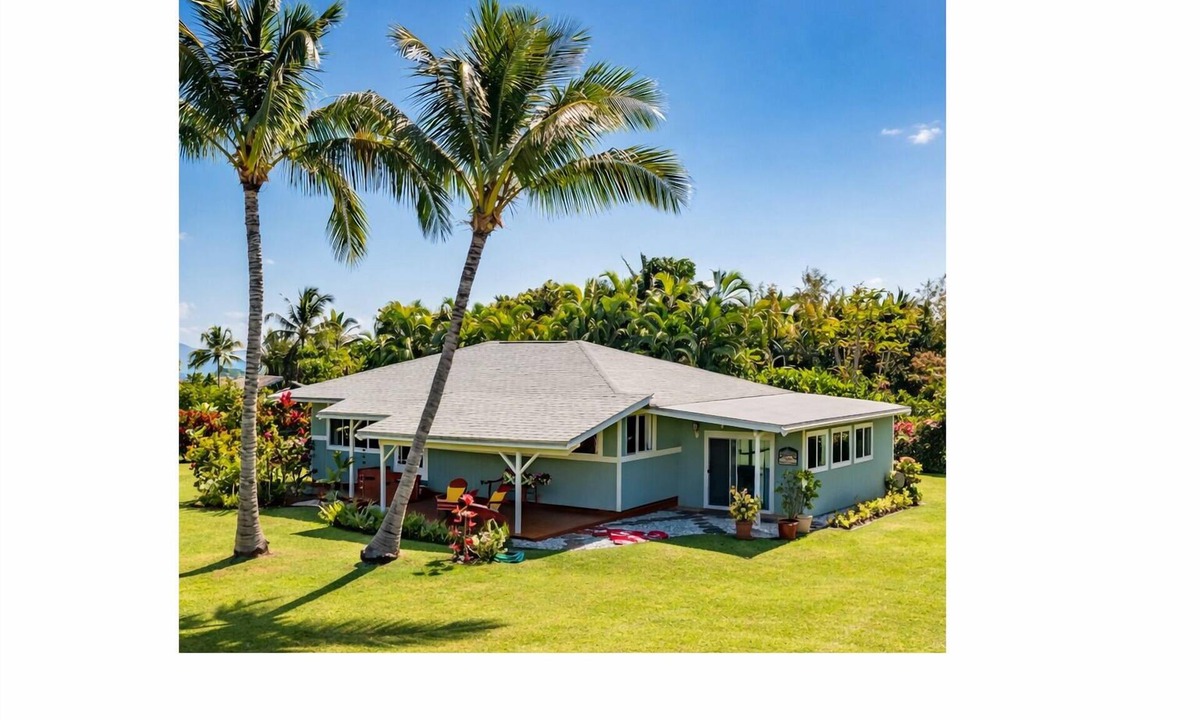 Anahola House | Spacious 4-bed 2 Bath house steps from the beach - Pets ok