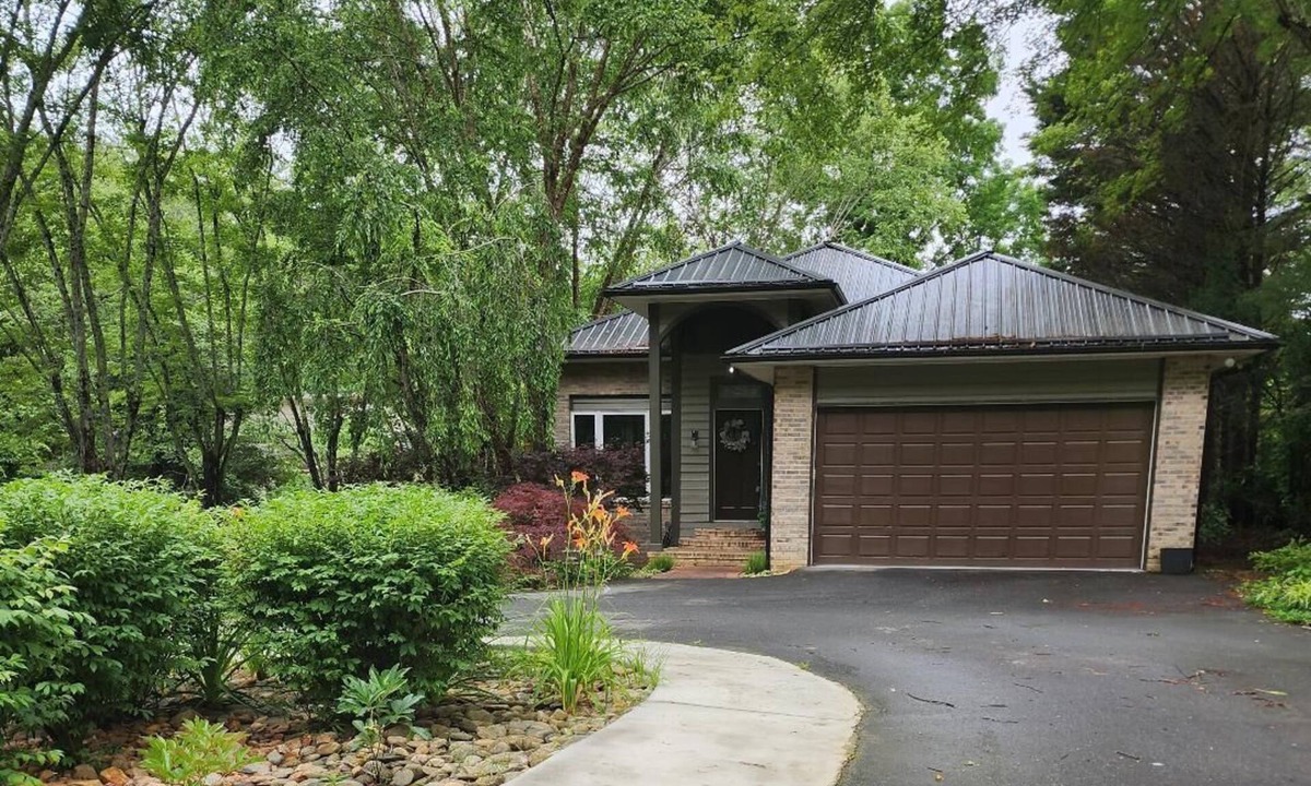 Royal Pines House | Spacious 5-bedroom house in South Asheville/Arden 4500sqft of fun, sleeps 10+