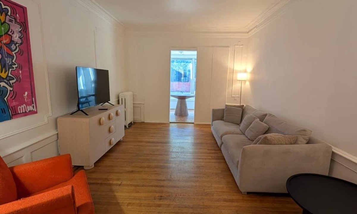 Crown Heights House | Spacious 7-bedroom brownstone in the heart of Brooklyn.