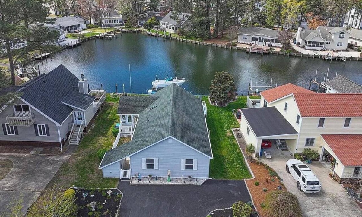 Ocean Pines House | Spacious canal-front home with private dock, parking, and family-friendly amenities.