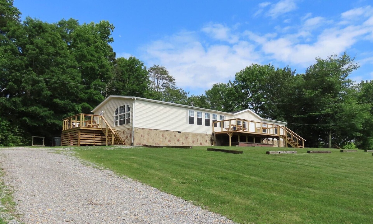 Dandridge House | Spacious, Pet-Friendly Home Near Douglas Lake, Room for Families, Groups & Boats
