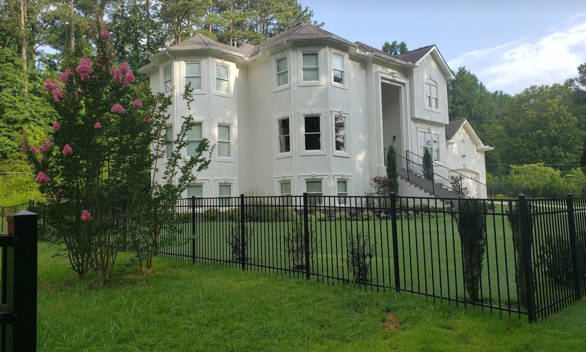 Clarkdale House | Spaciously inviting 8-bedroom w/en suites, 2 kitchens, fitness room, theater