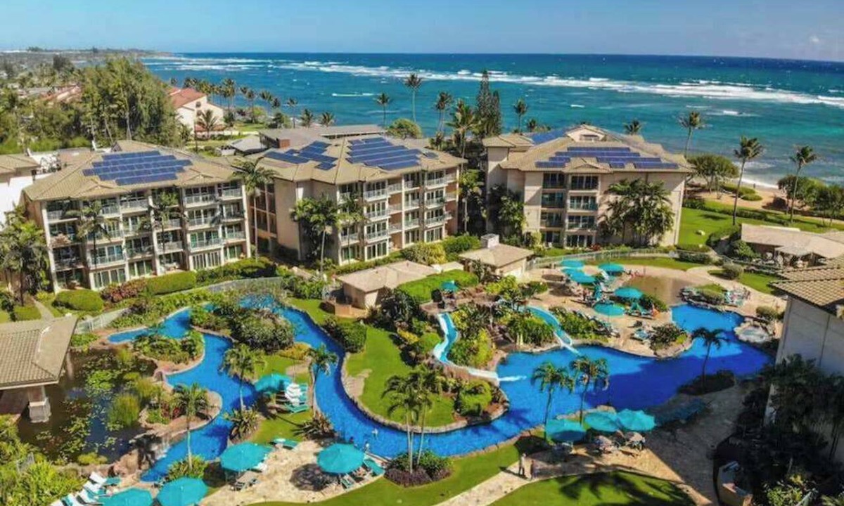Wailua Condo | Splash at an Oceanfront Resort Condo with Water Slide & Spas