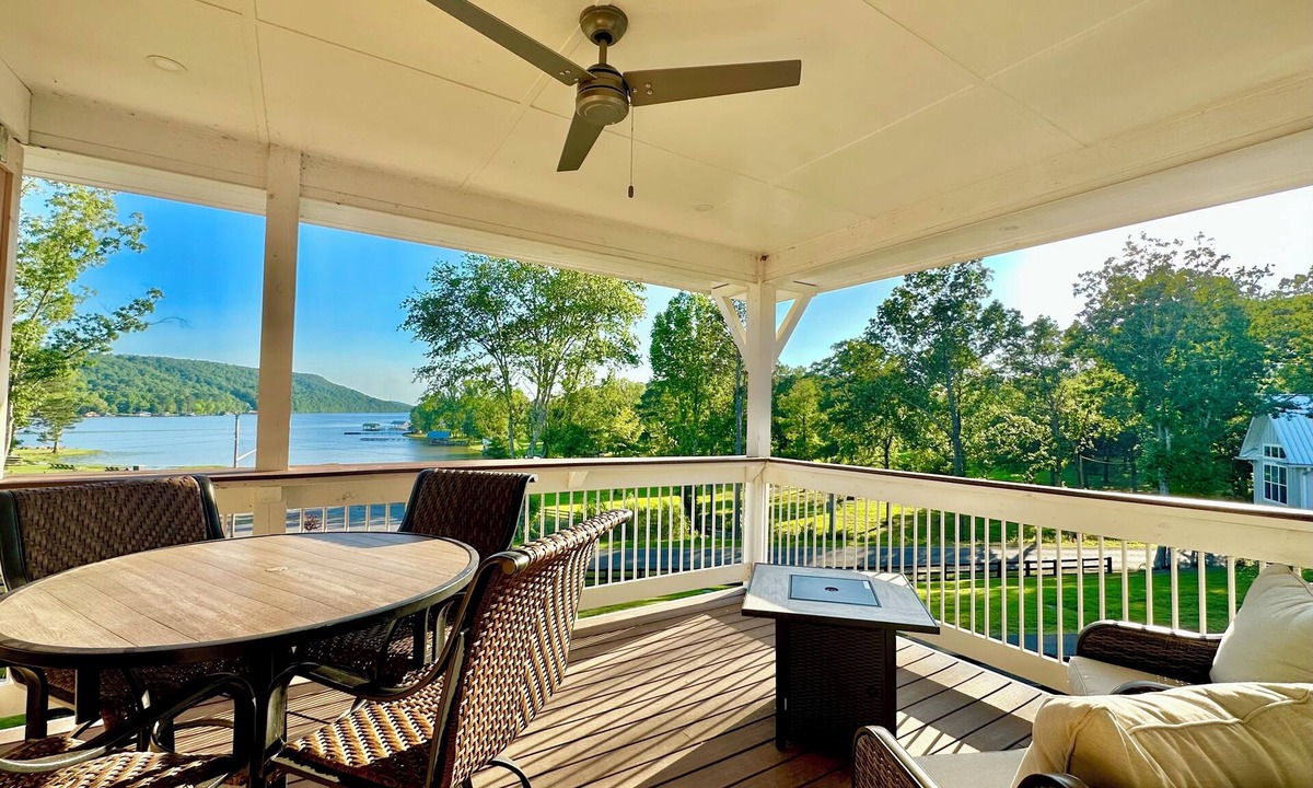 Cedar Bluff Apartment | “Studio A” Fall Escape w/Heated Pool, Lake, SplashPad, HotTub, Kayaks, firepit!