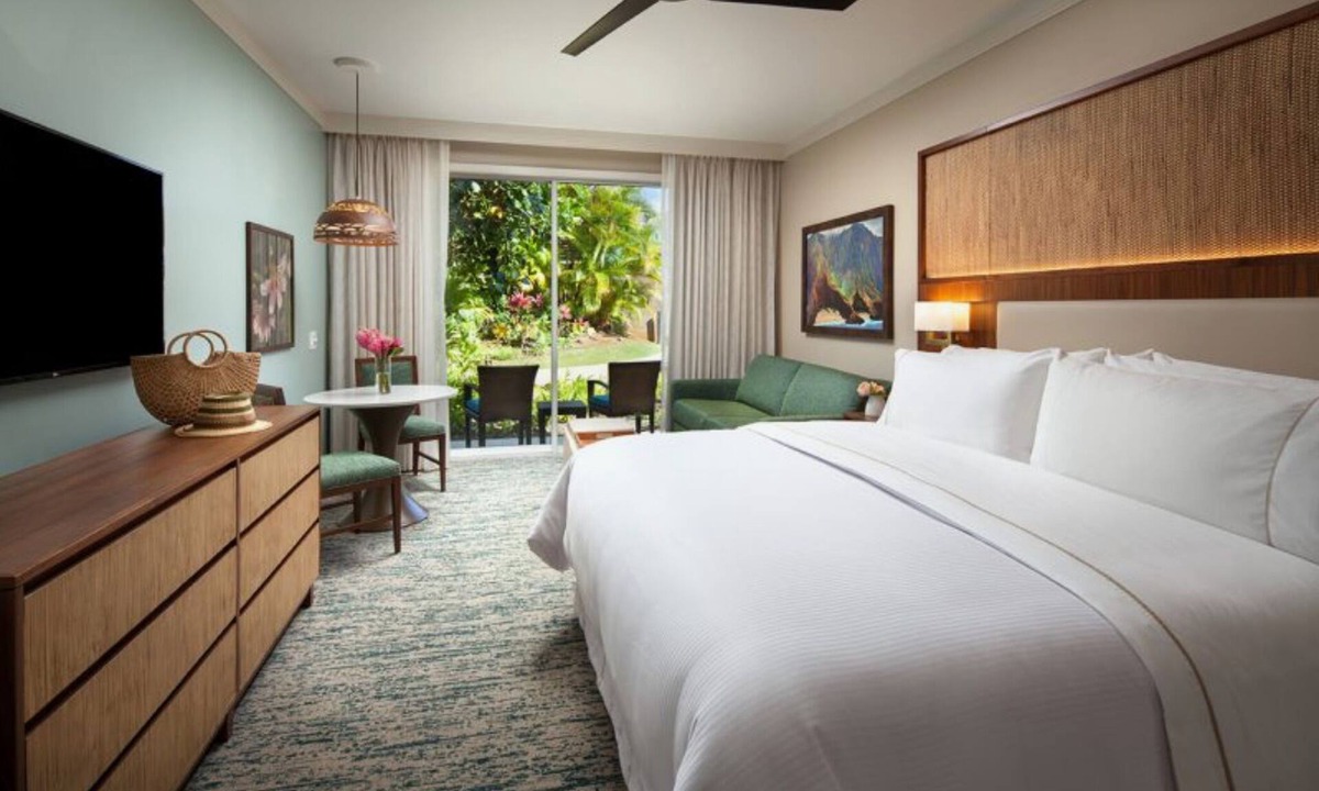 Kapolei Apartment | Studio in delightful Kaua'i with fitness room, AC, pools