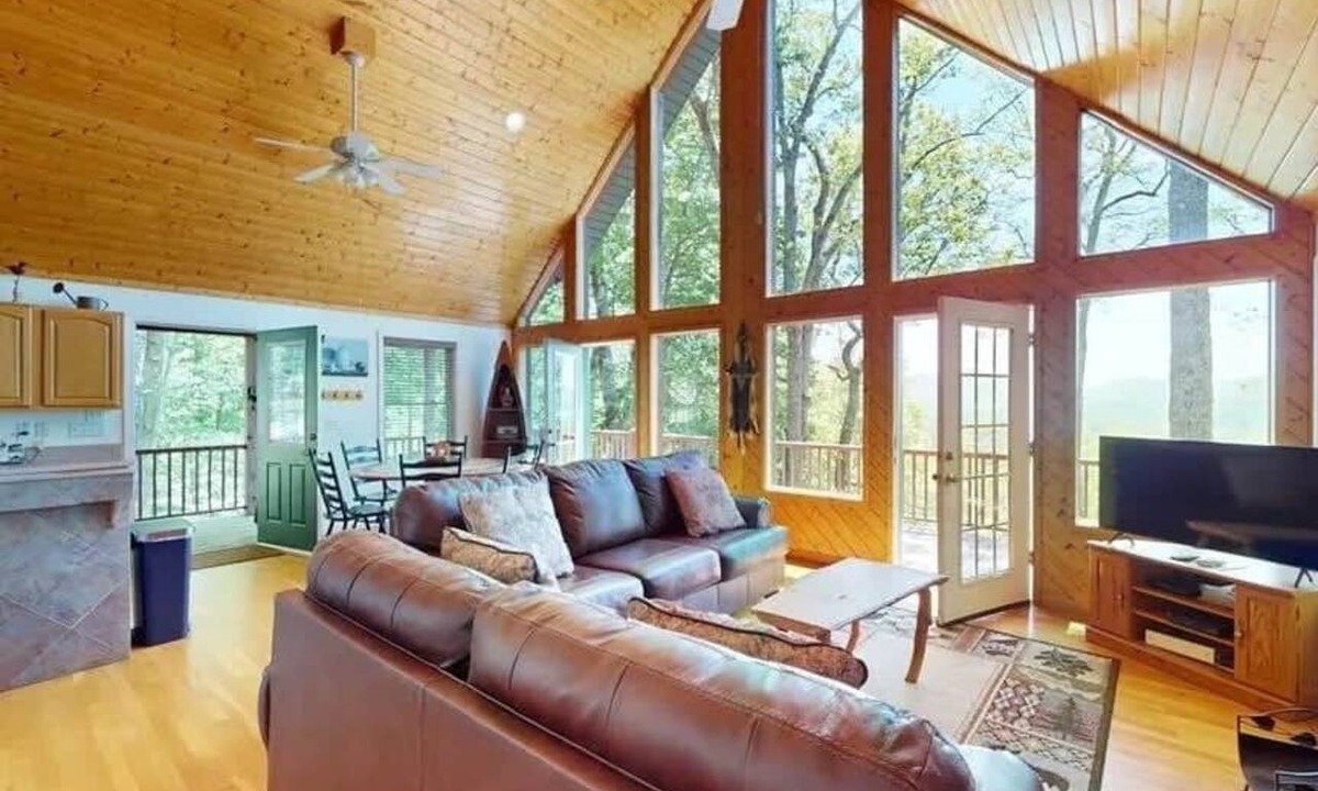 Topton Cabin | Stunning mountain views, family-friendly cabin, hot tub, kayaks, on two acres