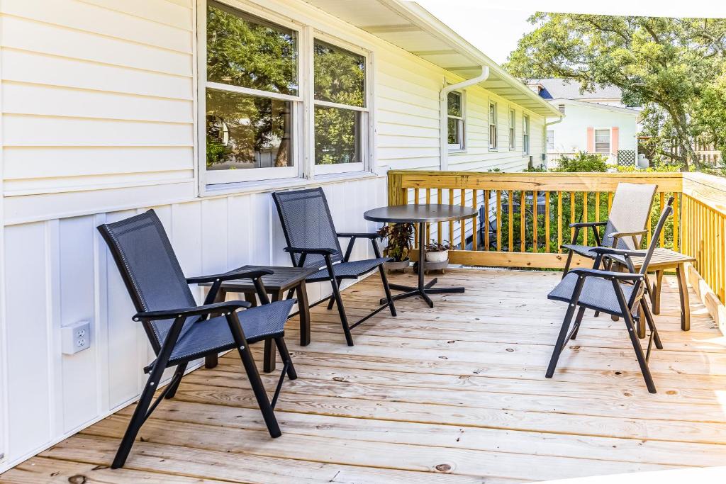 Tranquil Harbour House | Sunny & Chair