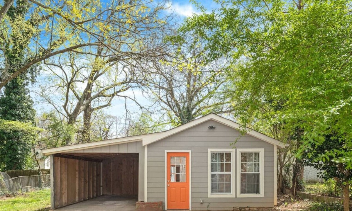 Sylvan Hills House | Sweet Sylvan Tiny House · Sweet Sylvan Hills Tiny House-6 mins off I/75